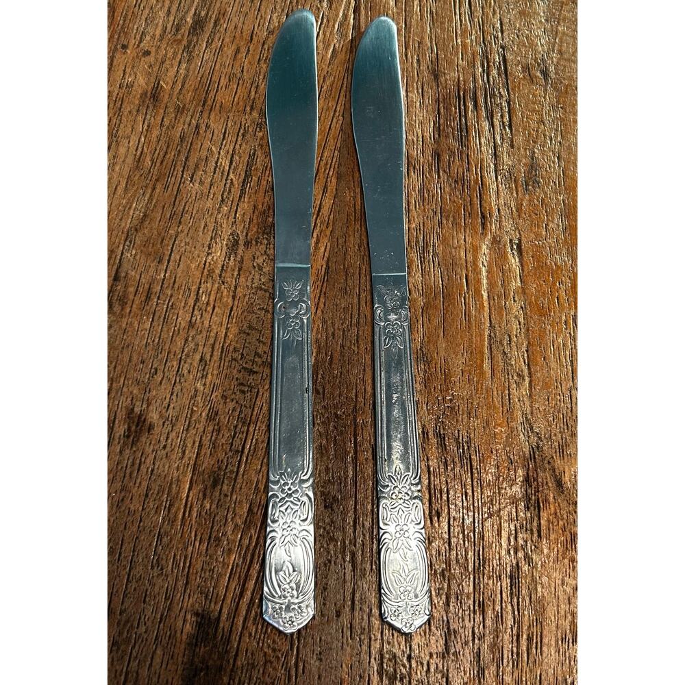Rogers Stainless Set of 2 Flower Design Knives